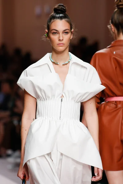 Look 14